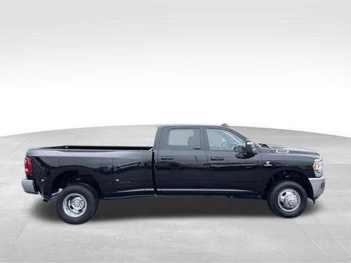 2024 RAM 3500 Tradesman Crew Cab 4x4 8' Box