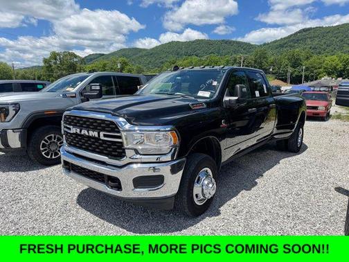 2024 RAM 3500 Tradesman Crew Cab 4x4 8' Box