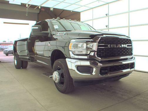 2024 RAM 3500 Tradesman Crew Cab 4x4 8' Box