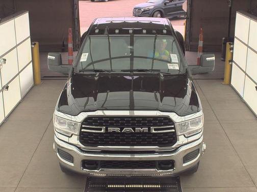 2024 RAM 3500 Tradesman Crew Cab 4x4 8' Box