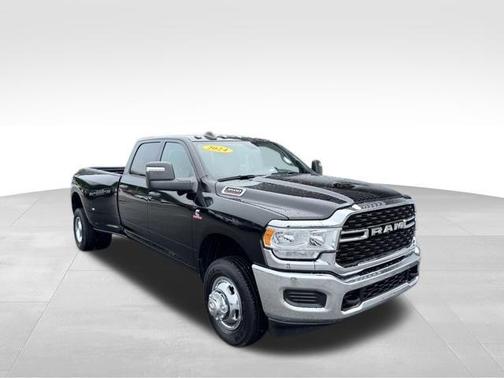 2024 RAM 3500 Tradesman Crew Cab 4x4 8' Box