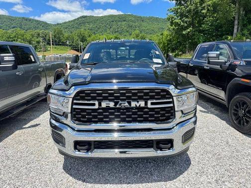 2024 RAM 3500 Tradesman Crew Cab 4x4 8' Box