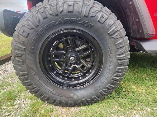 Firecracker Red Clearcoat 2020 Jeep Gladiator Rubicon