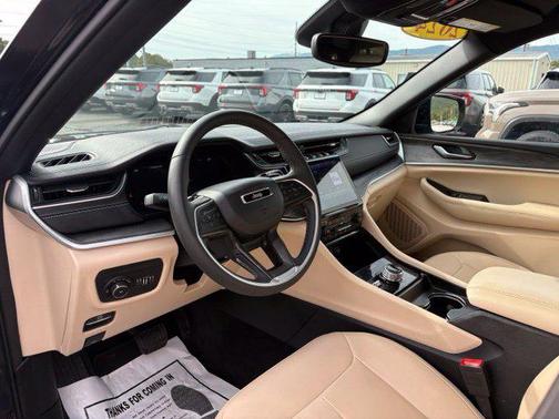 Diamond Black Crystal Pearlcoat 2024 Jeep Grand Cherokee Limited