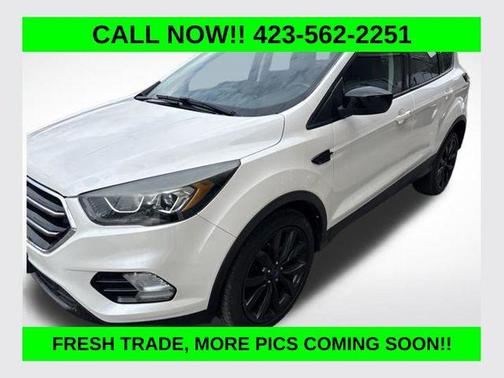 White Platinum Clearcoat Metallic 2017 Ford Escape SE