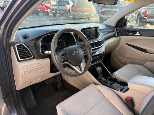 2021 Hyundai TUCSON SE