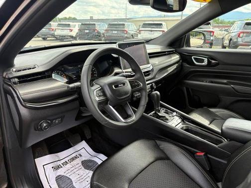 Diamond Black Crystal Pearlcoat 2024 Jeep Compass Latitude
