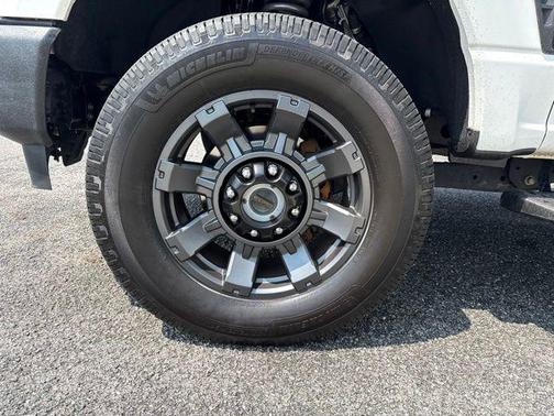 Star White Metallic Tri-Coat 2023 Ford F-250 Lariat