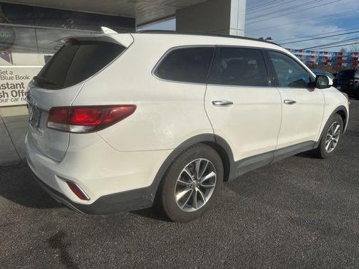 2017 Hyundai SANTA FE SE