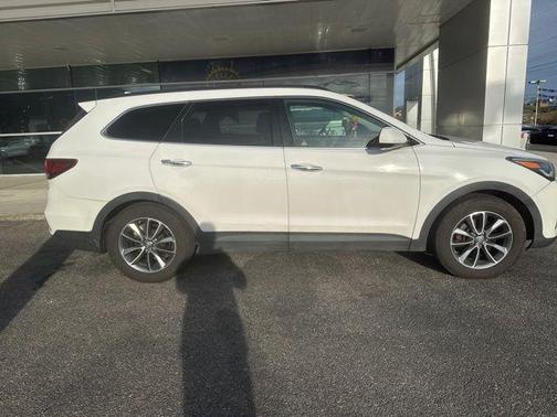 2017 Hyundai SANTA FE SE