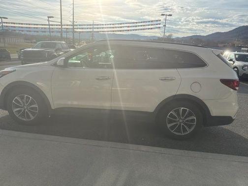 2017 Hyundai SANTA FE SE