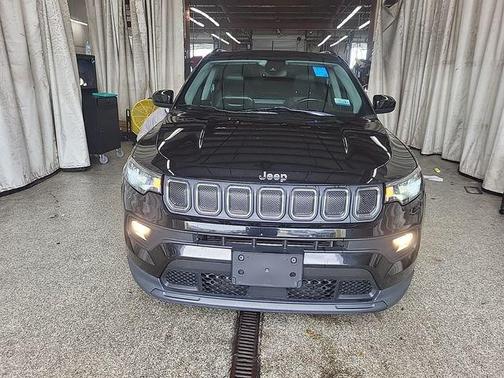 Diamond Black Crystal Pearlcoat 2022 Jeep Compass Latitude