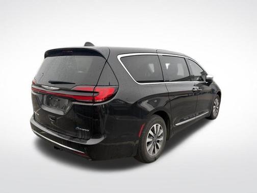 2023 Chrysler Pacifica Hybrid Limited
