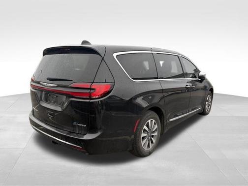 2023 Chrysler Pacifica Hybrid Limited