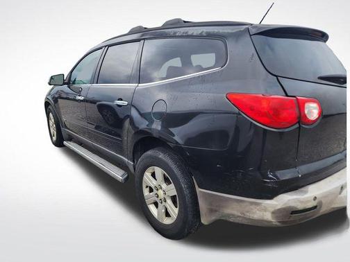 Black Granite Metallic 2010 Chevrolet Traverse LT