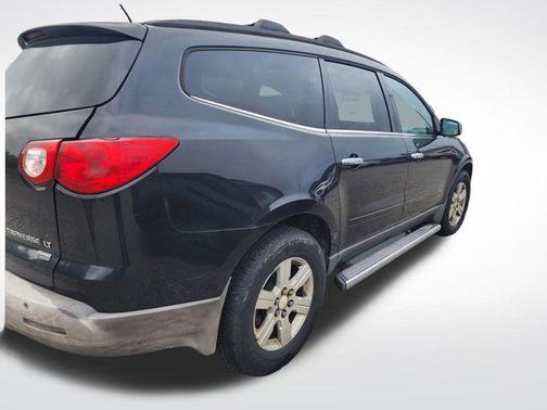 Black Granite Metallic 2010 Chevrolet Traverse LT