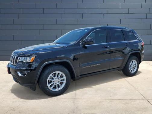 Photo 1 of 21 of 2018 Jeep Grand Cherokee Laredo