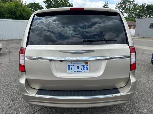 2016 Chrysler Town & Country Touring