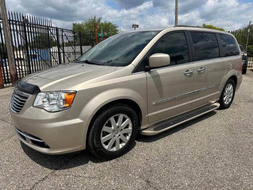 2016 Chrysler Town & Country Touring