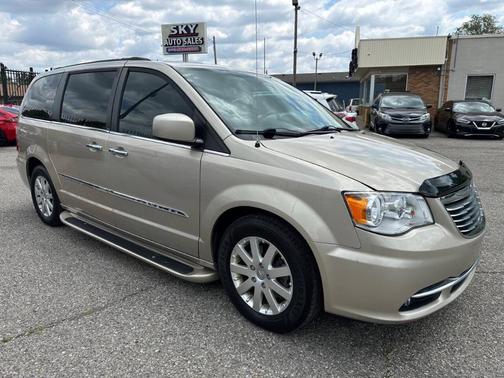 2016 Chrysler Town & Country Touring