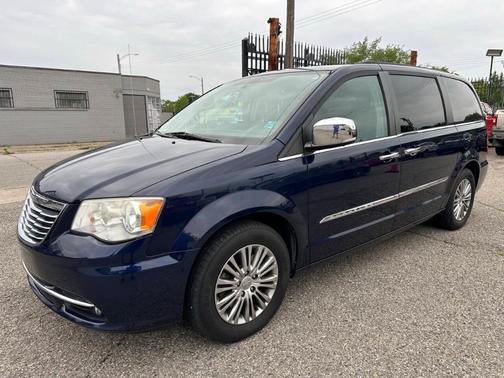 2014 Chrysler Town & Country Touring-L