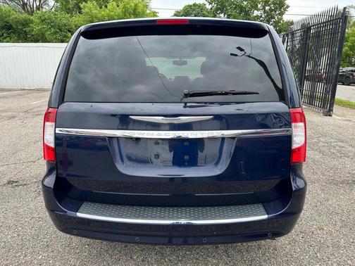 2014 Chrysler Town & Country Touring-L