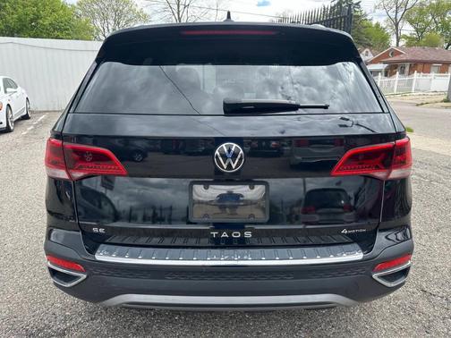 Deep Black Pearl Effect 2022 Volkswagen Taos 1.5T SE