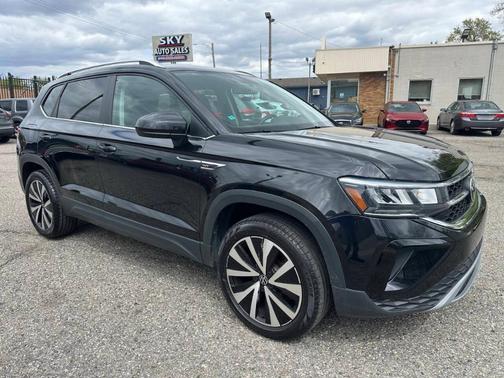 Deep Black Pearl Effect 2022 Volkswagen Taos 1.5T SE