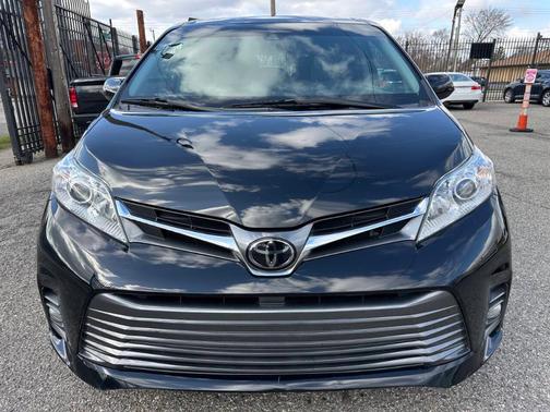 2020 Toyota Sienna XLE Premium