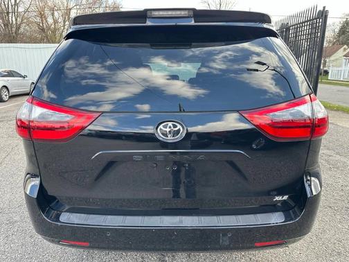 2020 Toyota Sienna XLE Premium