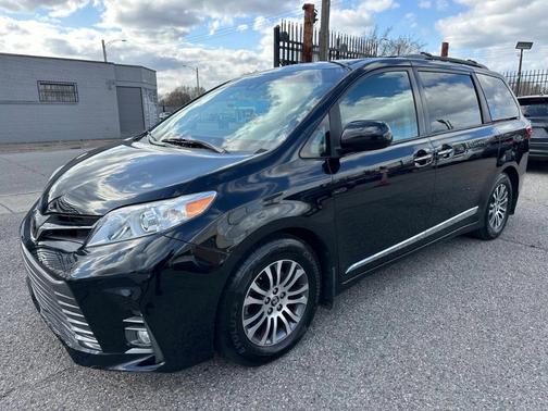 2020 Toyota Sienna XLE Premium