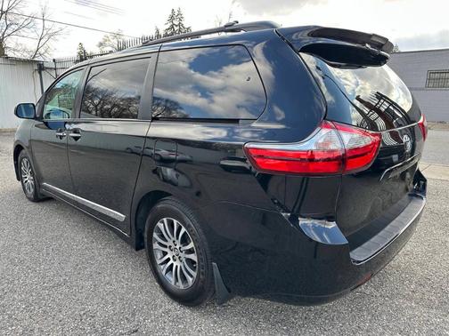 2020 Toyota Sienna XLE Premium