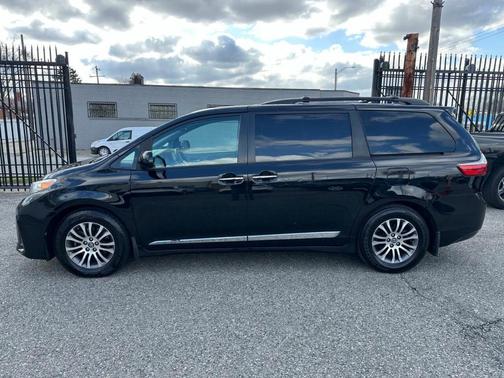 2020 Toyota Sienna XLE Premium