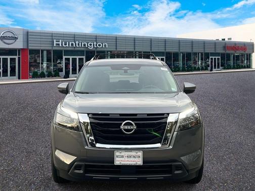 2025 Nissan Pathfinder SV