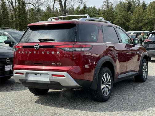 2025 Nissan Pathfinder SL