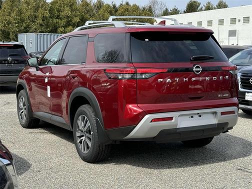 2025 Nissan Pathfinder SL
