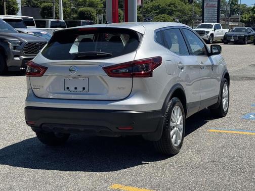 Brilliant Silver Metallic 2022 Nissan Rogue Sport S