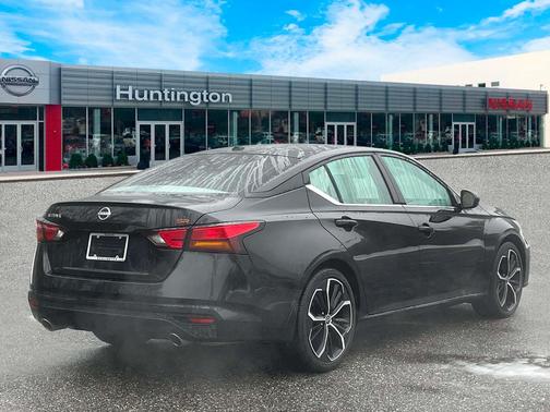 2025 Nissan Altima SR