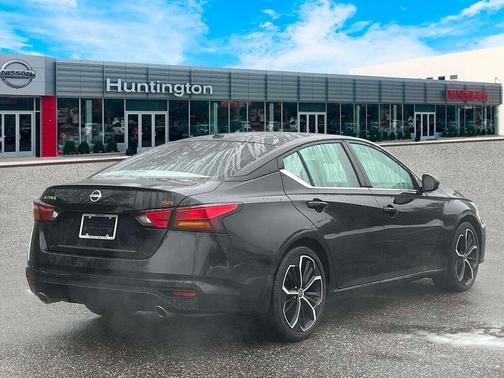 2025 Nissan Altima SR