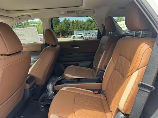 Everest White P 2026 Nissan Pathfinder Platinum