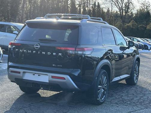 2025 Nissan Pathfinder SL