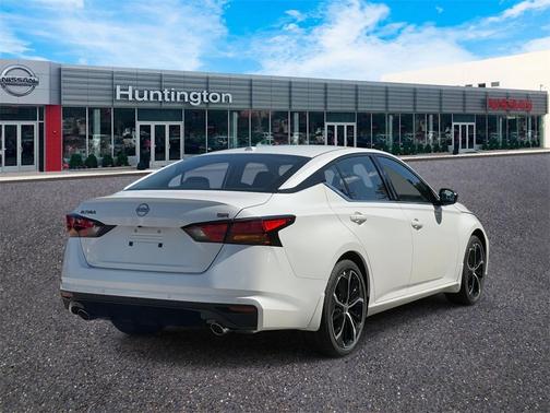 2025 Nissan Altima SR