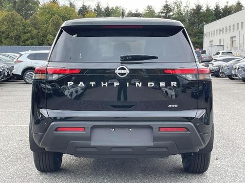 2025 Nissan Pathfinder S