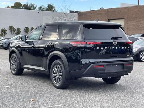 2025 Nissan Pathfinder S