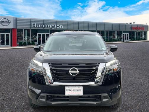 2025 Nissan Pathfinder S
