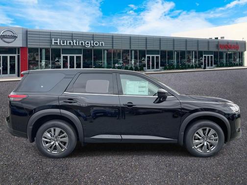 2025 Nissan Pathfinder S