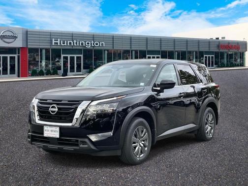 2025 Nissan Pathfinder S