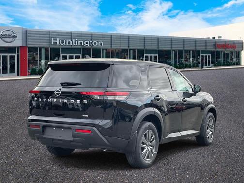 2025 Nissan Pathfinder S