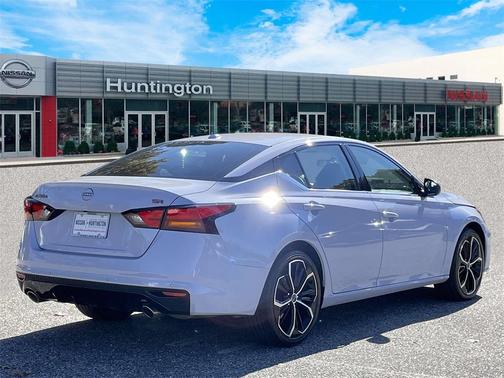 2025 Nissan Altima SR