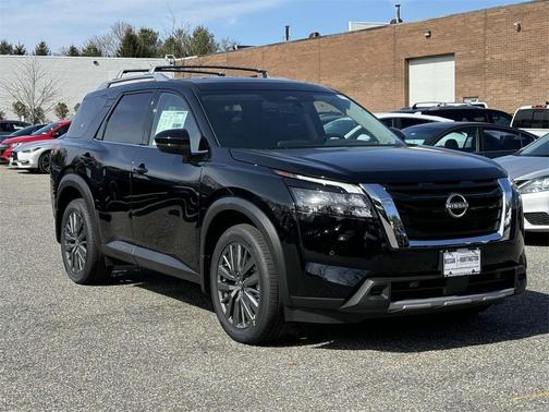 2025 Nissan Pathfinder SL